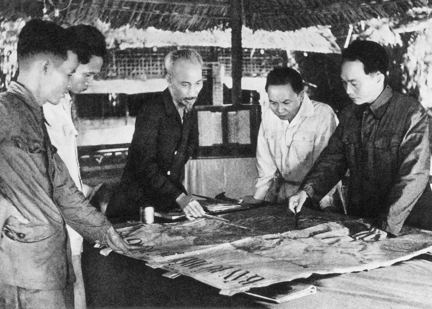 Vận dụng sáng tạo tư tưởng chiến tranh nhân dân của Chủ tịch Hồ Chí Minh -0