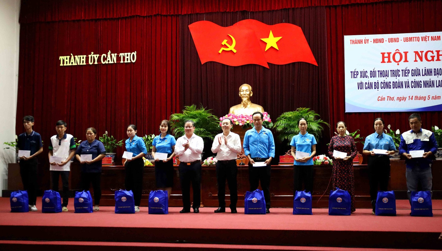 Lãnh đạo thành phố Cần Thơ đối thoại với cán bộ công đoàn và công nhân lao động -0