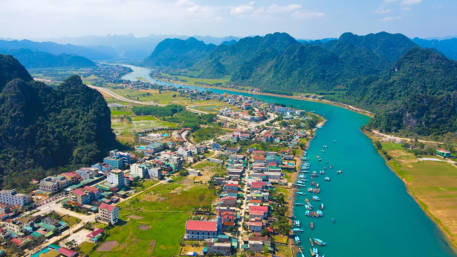Quảng Bình đổi thay sau nửa thế kỷ kiến thiết qua những bức ảnh hiếm -0