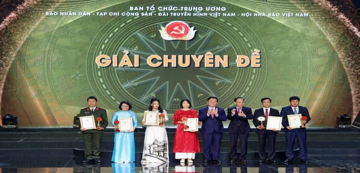 Đảng bộ Agribank tiếp tục đẩy mạnh việc học tập và làm theo tư tưởng, đạo đức, phong cách Hồ Chí Minh, đáp ứng yêu cầu nhiệm vụ trước tình hình mới