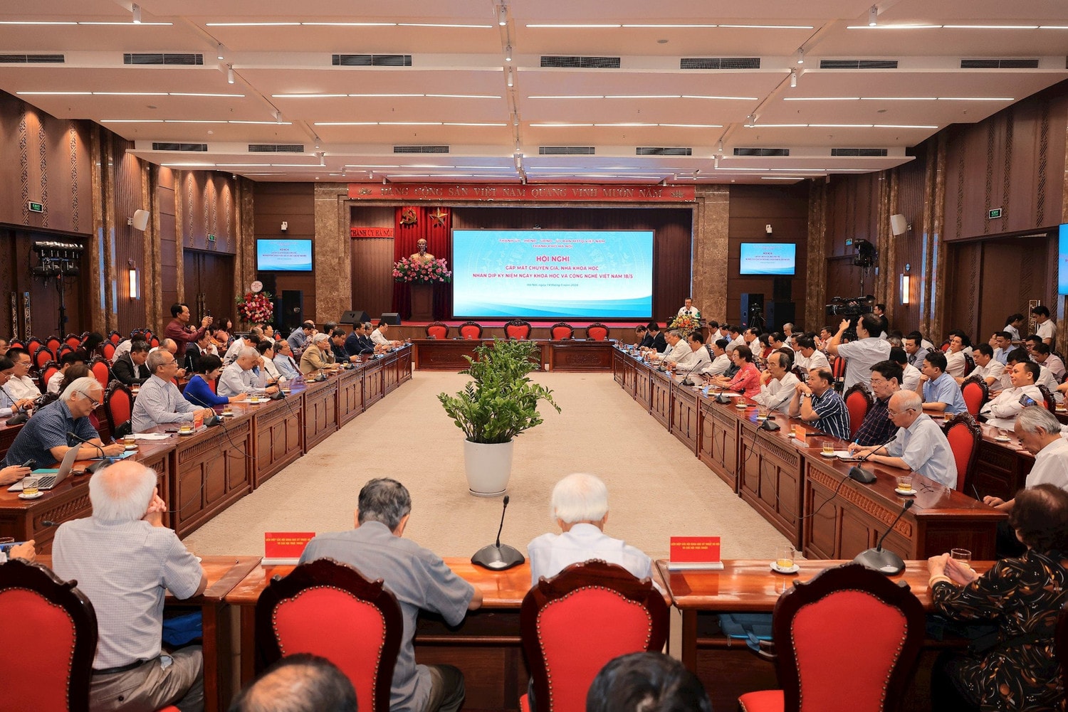 Hà Nội Đội ngũ trí thức, nhà khoa học ngày càng lớn mạnh, đóng góp lớn cho sự nghiệp phát triển Thủ đô -0