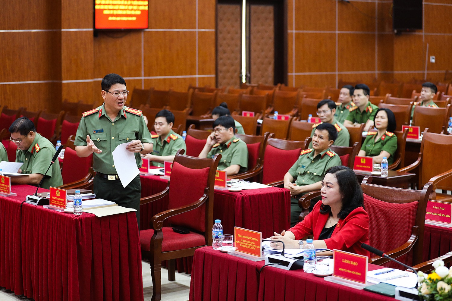 Giám đốc Công an tỉnh Hòa Bình, Đại tá Đỗ Thanh Bình phát biểu tại hội nghị. Ảnh: Trọng Đạt Hòa Bình: Hội nghị tiếp xúc cử tri chuyên đề và lấy ý kiến tham gia vào dự án Luật trình tại Kỳ họp thứ Bảy, Quốc hội Khóa XV -0