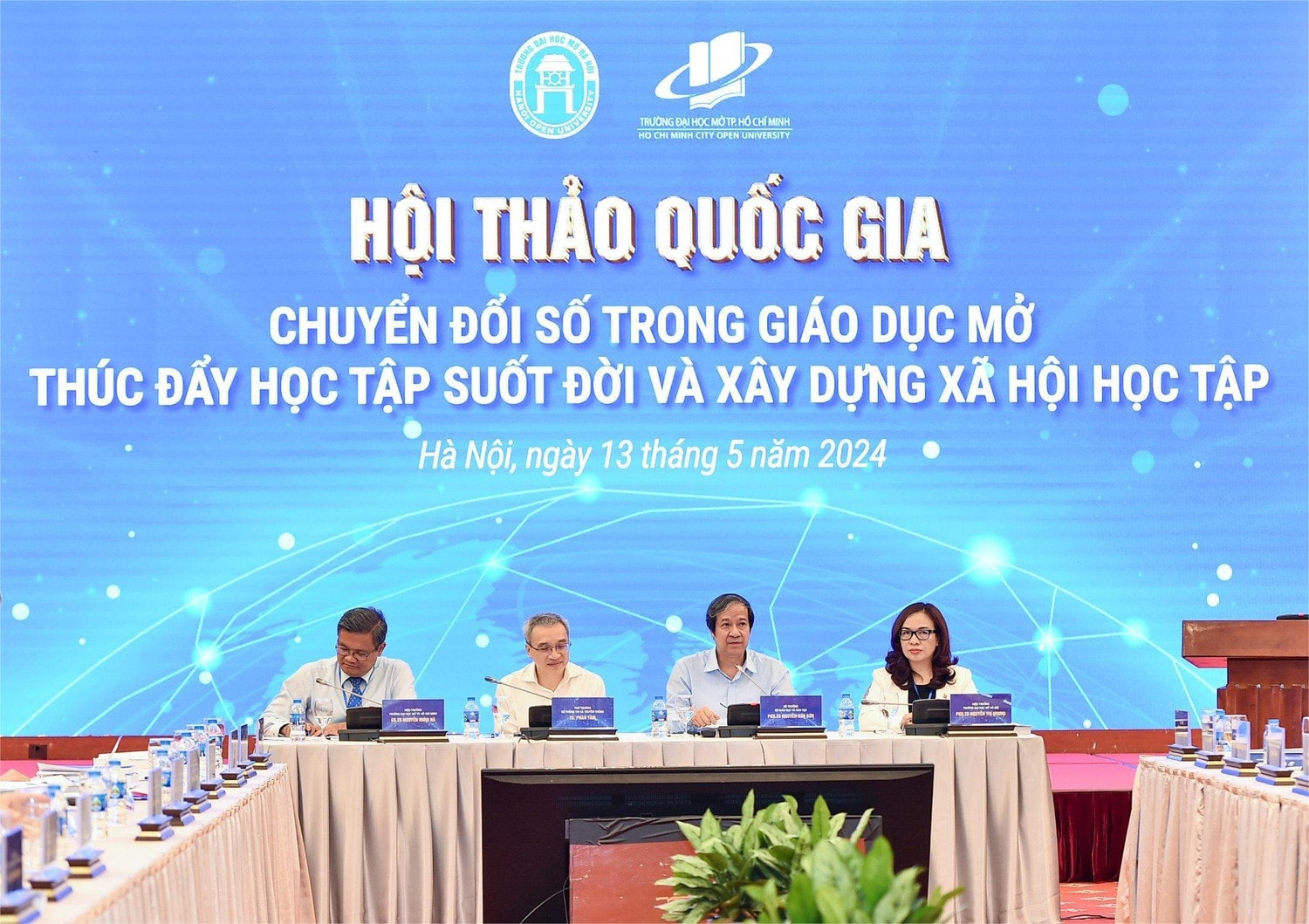 Bộ trưởng Bộ Giáo dục và Đào tạo Nguyễn Kim Sơn đồng chủ trì Hội thảo chiều 13.5 - Ảnh: Trần Hiệp