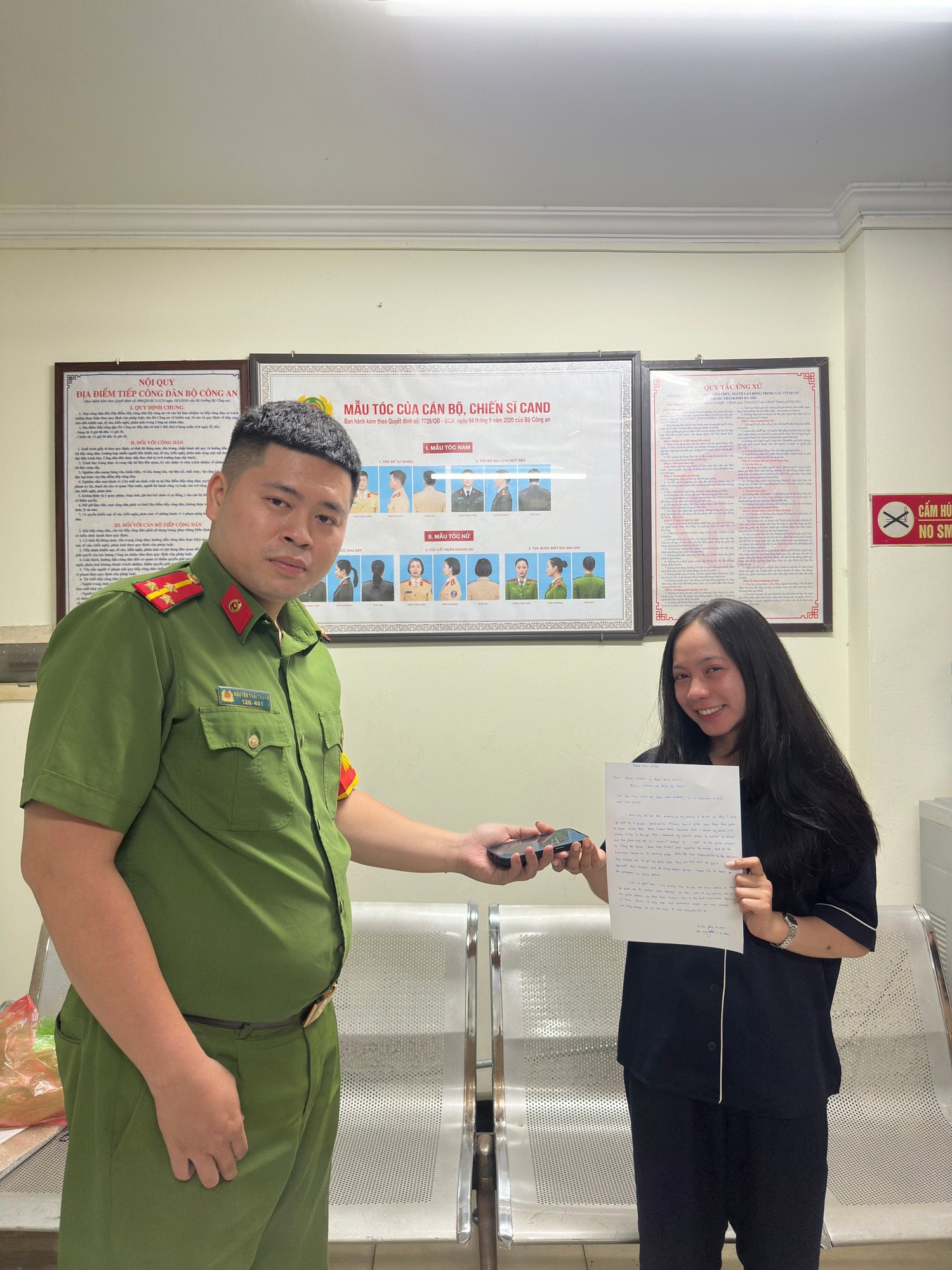 Nữ du khách Philippines viết thư tay cảm ơn các chiến sĩ Công an Hà Nội giúp tìm lại điện thoại để quên trên taxi -0