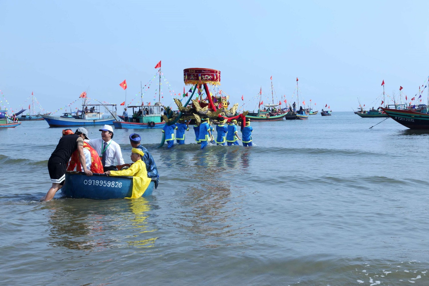 Độc đáo lễ hội cầu ngư Nhượng Bạn -0