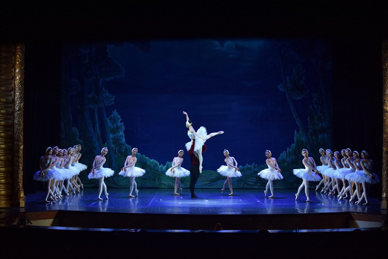 Vở ballet "Hồ thiên nga" lần này do NSƯT Lưu Thu Lan làm biên đạo dàn tập Vở ballet