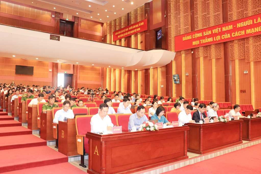Quảng Ninh: Hơn 11.200 đại biểu tham dự hội nghị tuyên truyền Luật Đất đai và Luật Tổ chức tín dụng năm 2024 -0