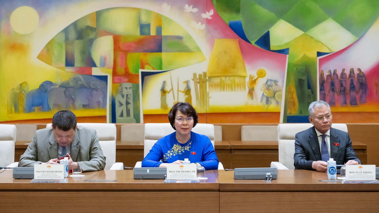 Các đại biểu Quốc hội Việt Nam tham dự cuộc hội đàm Các thành viên đoàn công tác Bỉ 