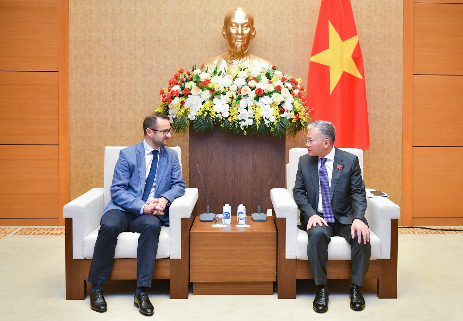 Phó Chủ nhiệm Ủy ban Đối ngoại Đôn Tuấn Phong tiếp Phó Chủ tịch Nhóm DASE của EP