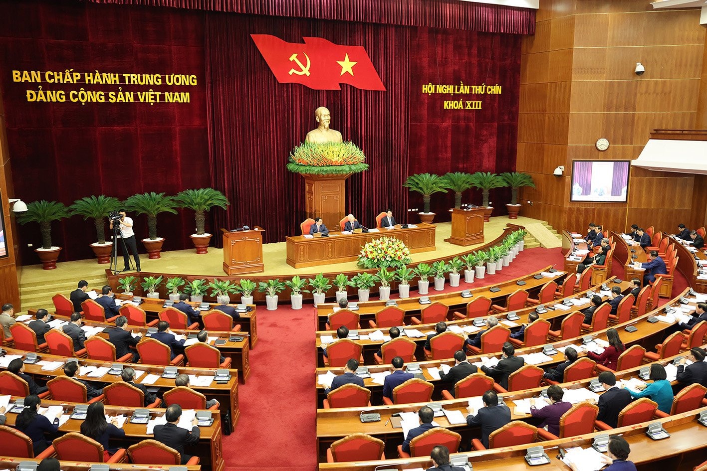 The 13th Party Central Committee commenced its ninth session. Photo: Tri Dung Party Central Committee kicks off ninth session -0