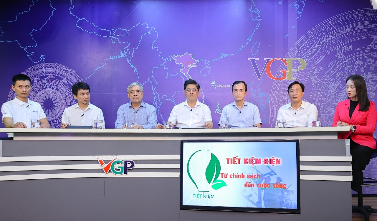 Các khách mời tham dự tọa đàm