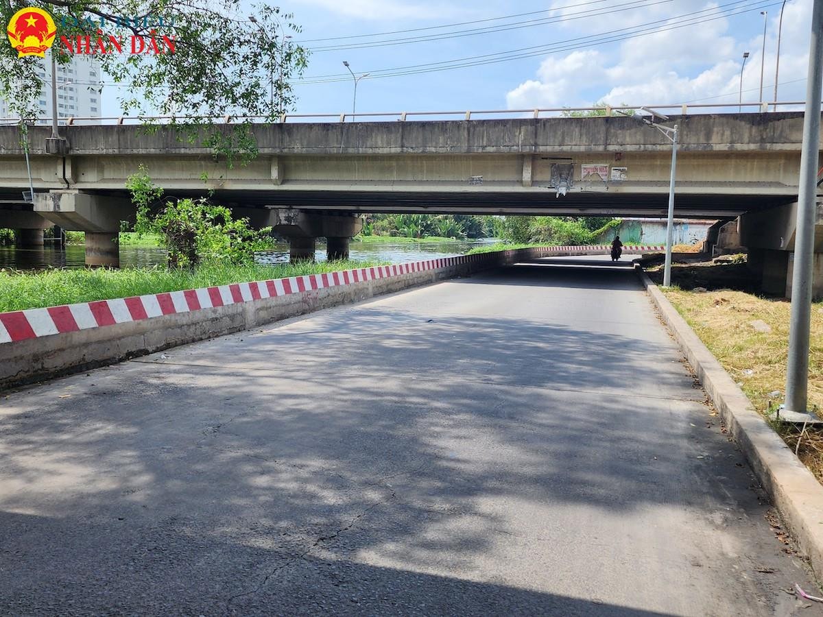 TP. Hồ Chí Minh: Nhiều khu dân cư gần dự án ngăn triều 10.000 tỷ vẫn phải đắp đê chống ngập