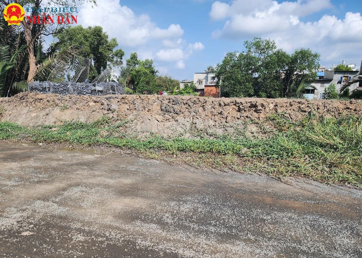 TP. Hồ Chí Minh: Nhiều khu dân cư gần dự án ngăn triều 10.000 tỷ vẫn phải đắp đê chống ngập