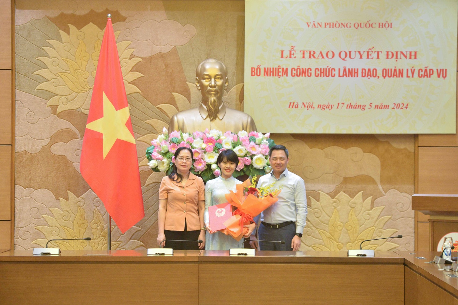Các đại biểu chụp ảnh kỷ niệm 