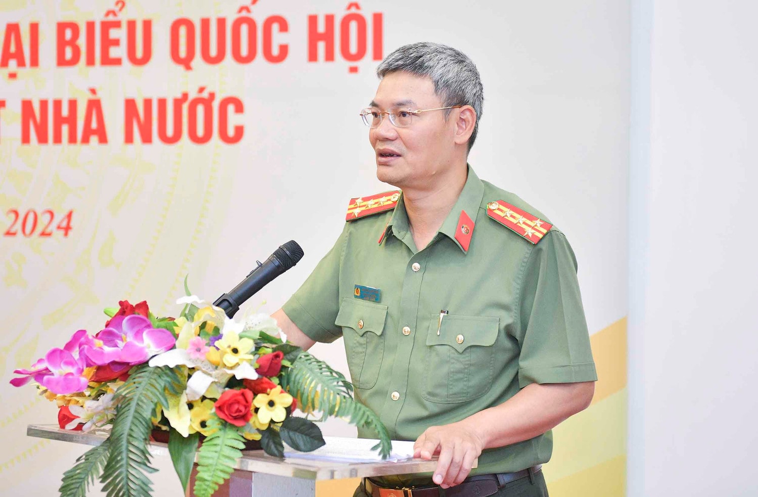 Phó Cục trưởng Cục An ninh Chính trị nội bộ, Bộ Công an, Đại tá Nguyễn Anh Tuấn phát biểu tại hội nghị