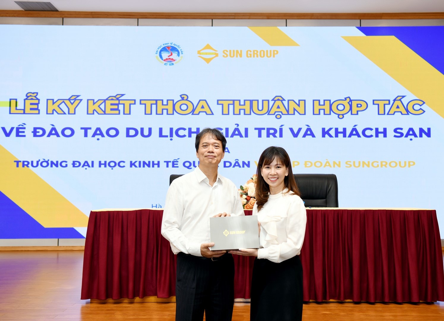 Trường Đại học Kinh tế Quốc dân ký kết thỏa thuận hợp tác với Tập đoàn Sun Group ảnh 7 Trường Đại học Kinh tế Quốc dân ký kết thỏa thuận hợp tác với Tập đoàn Sun Group -0