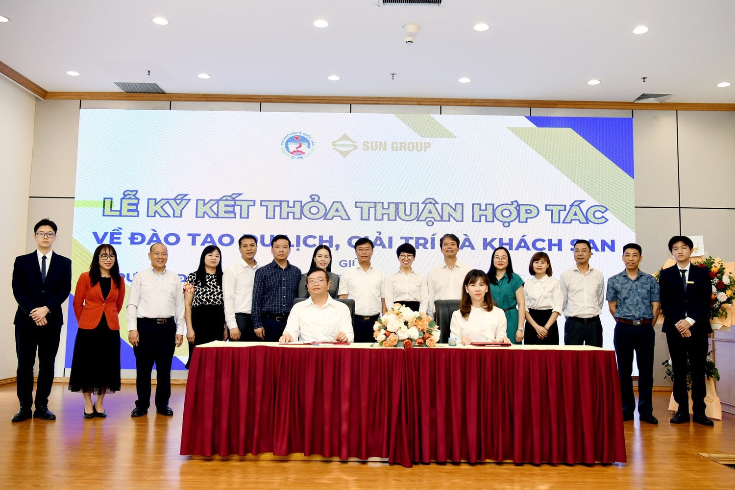 Trường Đại học Kinh tế Quốc dân ký kết thỏa thuận hợp tác với Tập đoàn Sun Group (Ảnh: Tuấn Anh) Trường Đại học Kinh tế Quốc dân ký kết thỏa thuận hợp tác với Tập đoàn Sun Group -0