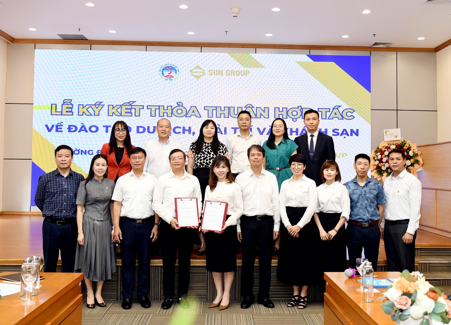 Ảnh: Tuấn Anh Trường Đại học Kinh tế Quốc dân ký kết thỏa thuận hợp tác với Tập đoàn Sun Group -0