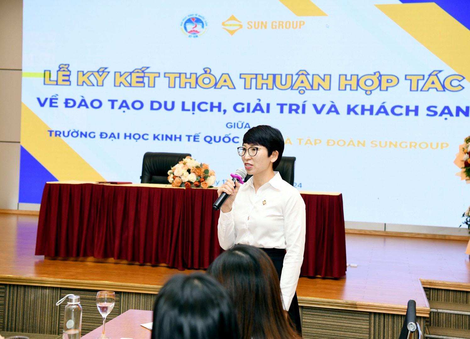 Bà Nguyễn Thị Thu Trang, Giám đốc Vùng miền Bắc, Khối Du lịch Nghỉ dưỡng, Tập đoàn Sun Group (Ảnh: Tuấn Anh) Trường Đại học Kinh tế Quốc dân ký kết thỏa thuận hợp tác với Tập đoàn Sun Group -0