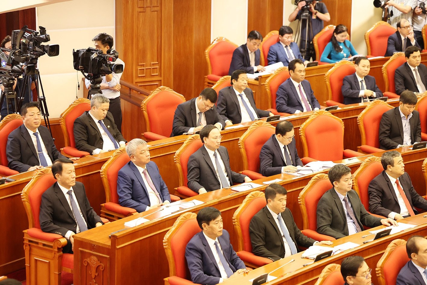 Tiếp tục lãnh đạo, chỉ đạo thực hiện chương trình, kế hoạch đề ra với kết quả cao nhất, phấn đấu hoàn thành thắng lợi toàn diện Nghị quyết Đại hội XIII của Đảng -0
