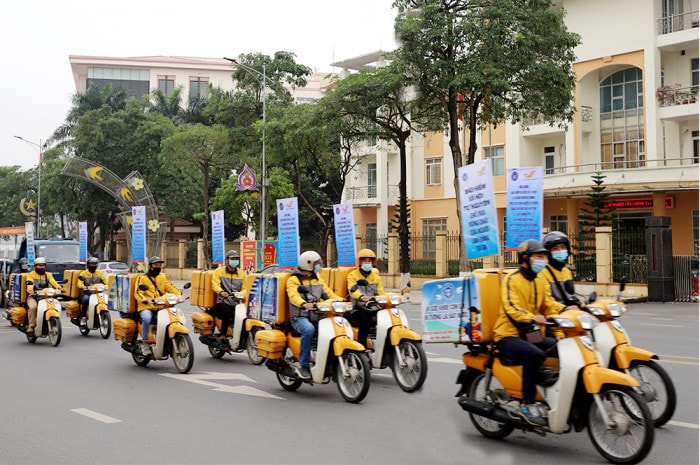 BHXH tỉnh Phú Thọ diễu hành tuyên truyền chính sách BHXH, BHYT. Ảnh: BH