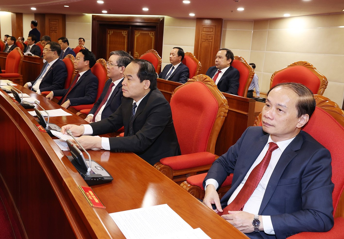 Tiếp tục lãnh đạo, chỉ đạo thực hiện chương trình, kế hoạch đề ra với kết quả cao nhất, phấn đấu hoàn thành thắng lợi toàn diện Nghị quyết Đại hội XIII của Đảng -0