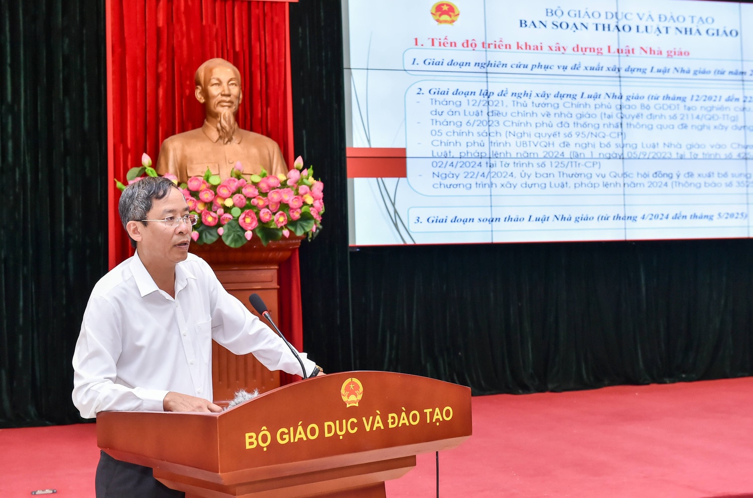 Chứng chỉ hành nghề sẽ giúp phân biệt nhà giáo và 