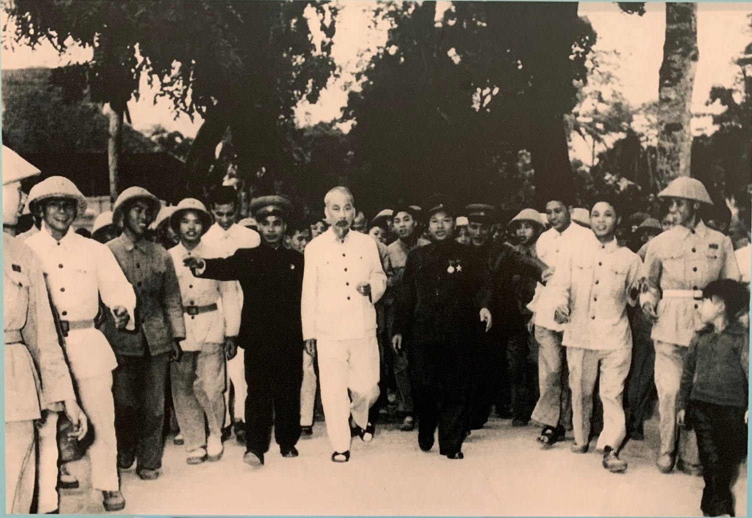 Triển lãm “Hồ Chí Minh đẹp nhất tên Người” -1