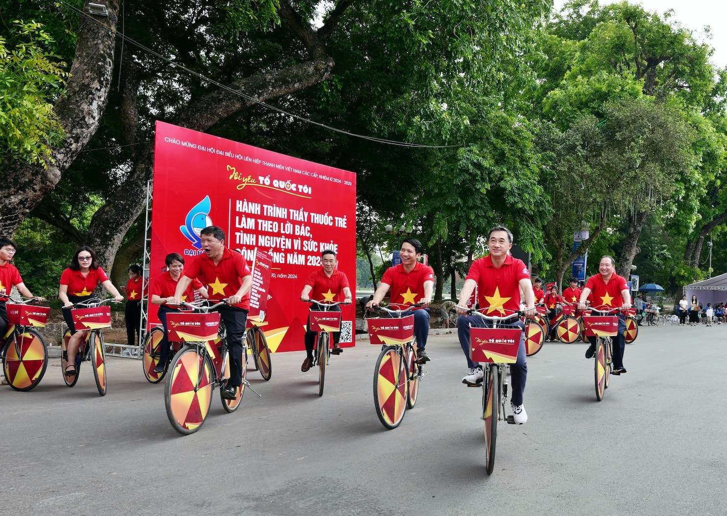 Các đại biểu và hội viên, thanh niên cùng lan tỏa hành trình Ra quân Hành trình Thầy thuốc trẻ làm theo lời Bác, tình nguyện vì cộng đồng 2024 -0