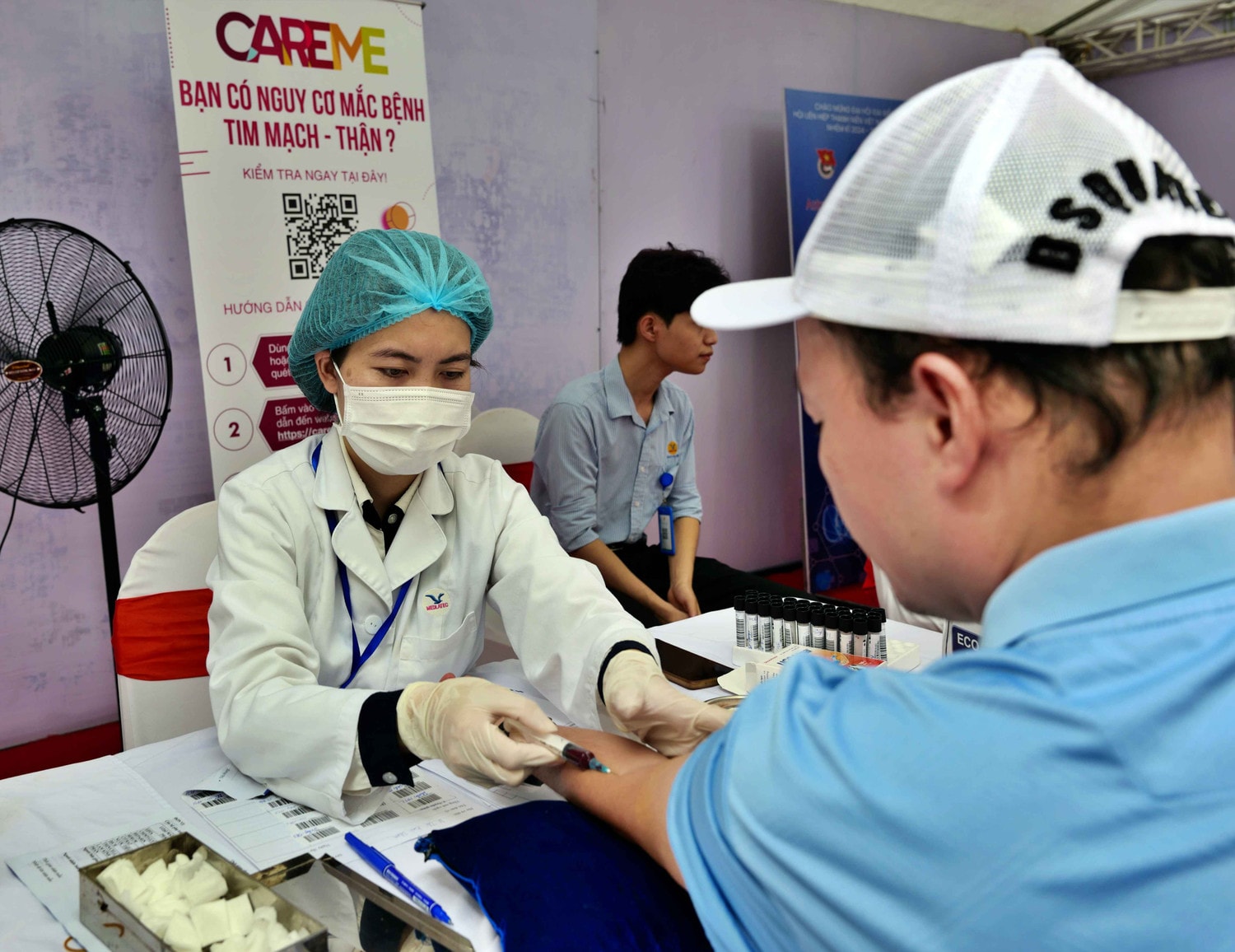 Bác sỹ khám, tư vấn chăm sóc sức khỏe cho người dân Ra quân Hành trình Thầy thuốc trẻ làm theo lời Bác, tình nguyện vì cộng đồng 2024 -0
