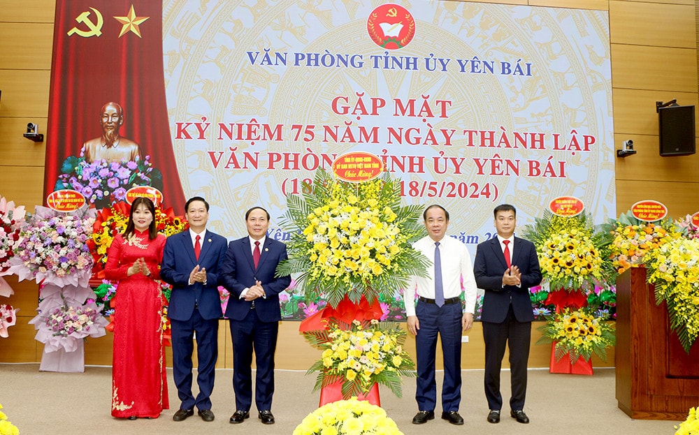Văn phòng Tỉnh ủy Yên Bái gặp mặt kỷ niệm 75 năm ngày thành lập -0