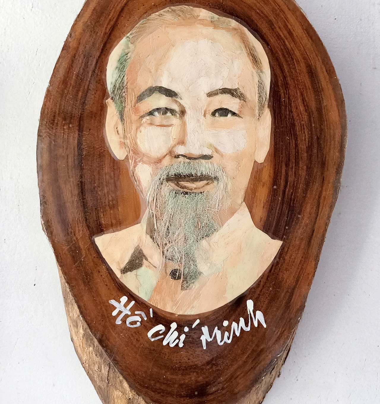 Gặp nghệ nhân tài hoa họa chân dung Bác Hồ từ lá sen tại Đồng Tháp -0