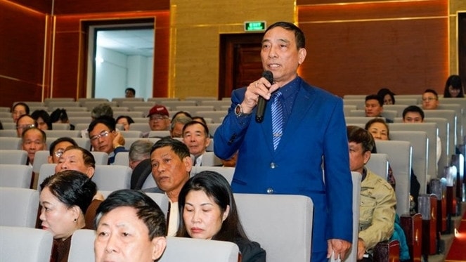Cử tri quận Ngô Quyền phát biểu tại cuộc tiếp xúc cử tri với Tổ đại biểu HĐND thành phố Ảnh: H. Thanh