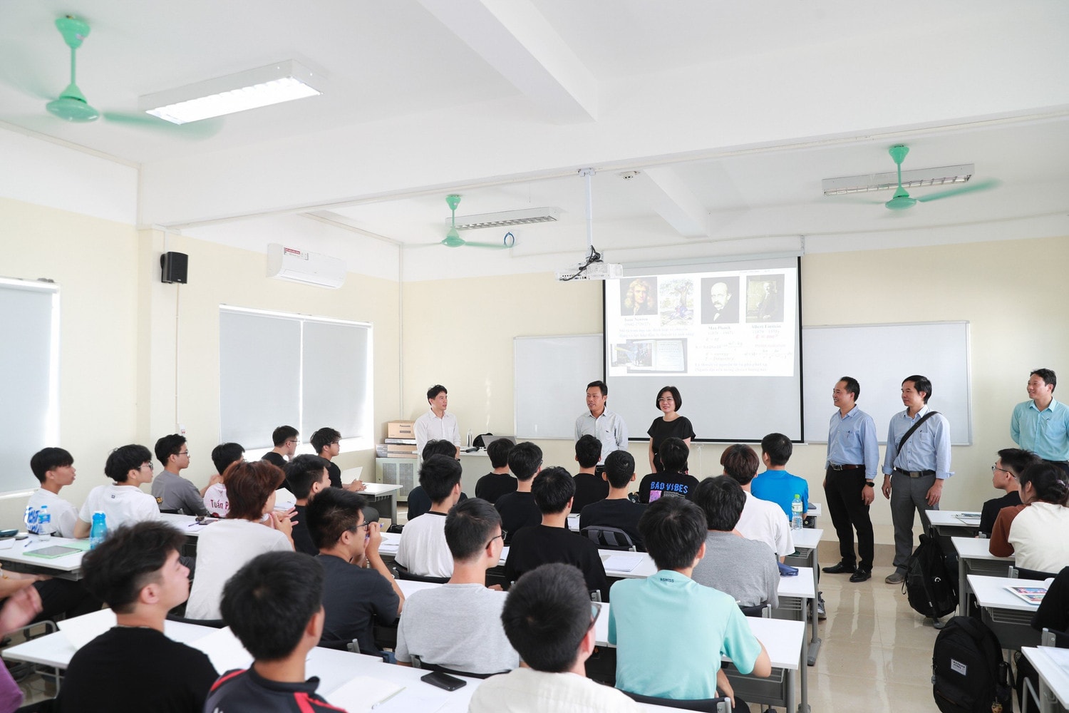 Ươm tạo tài năng phổ thông liên thông đại học -1