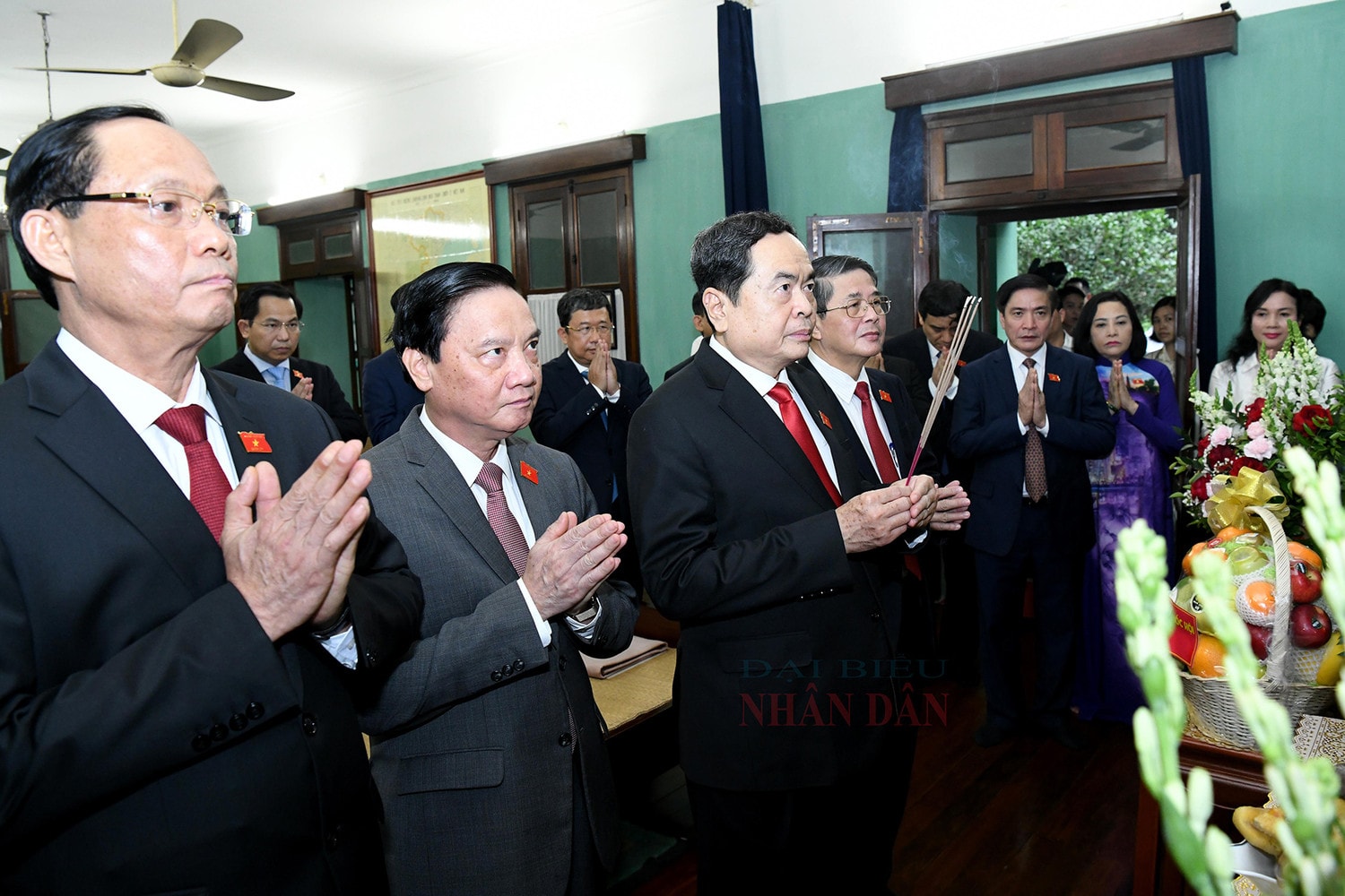 Chủ tịch Quốc hội Trần Thanh Mẫn thắp hương tưởng nhớ Chủ tịch Hồ Chí Minh tại Nhà 67 -1
