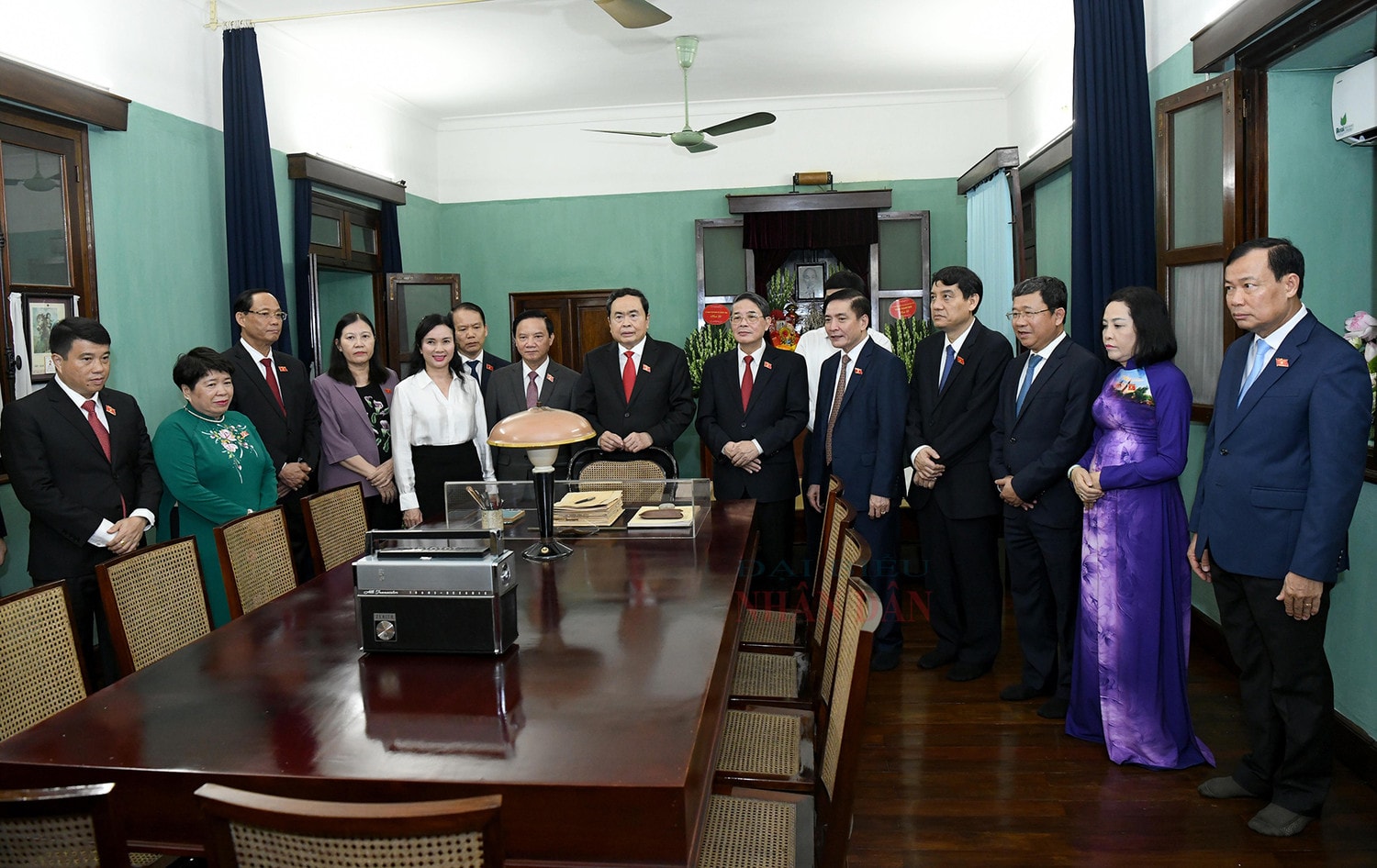 Chủ tịch Quốc hội Trần Thanh Mẫn thắp hương tưởng nhớ Chủ tịch Hồ Chí Minh tại Nhà 67 -0
