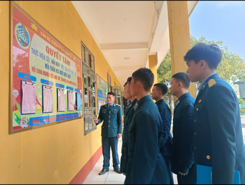 Mô hình: “Mỗi tuần một điều luật, mỗi ngày một câu hỏi về pháp luật” tại Trung đoàn 250., Sư đoàn Phòng không 361