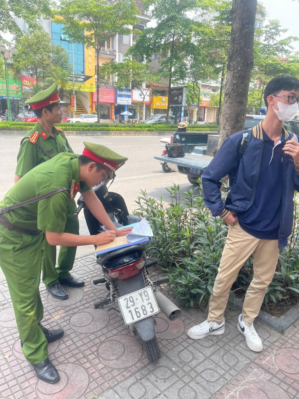 Quyết tâm xây dựng “văn hóa giao thông