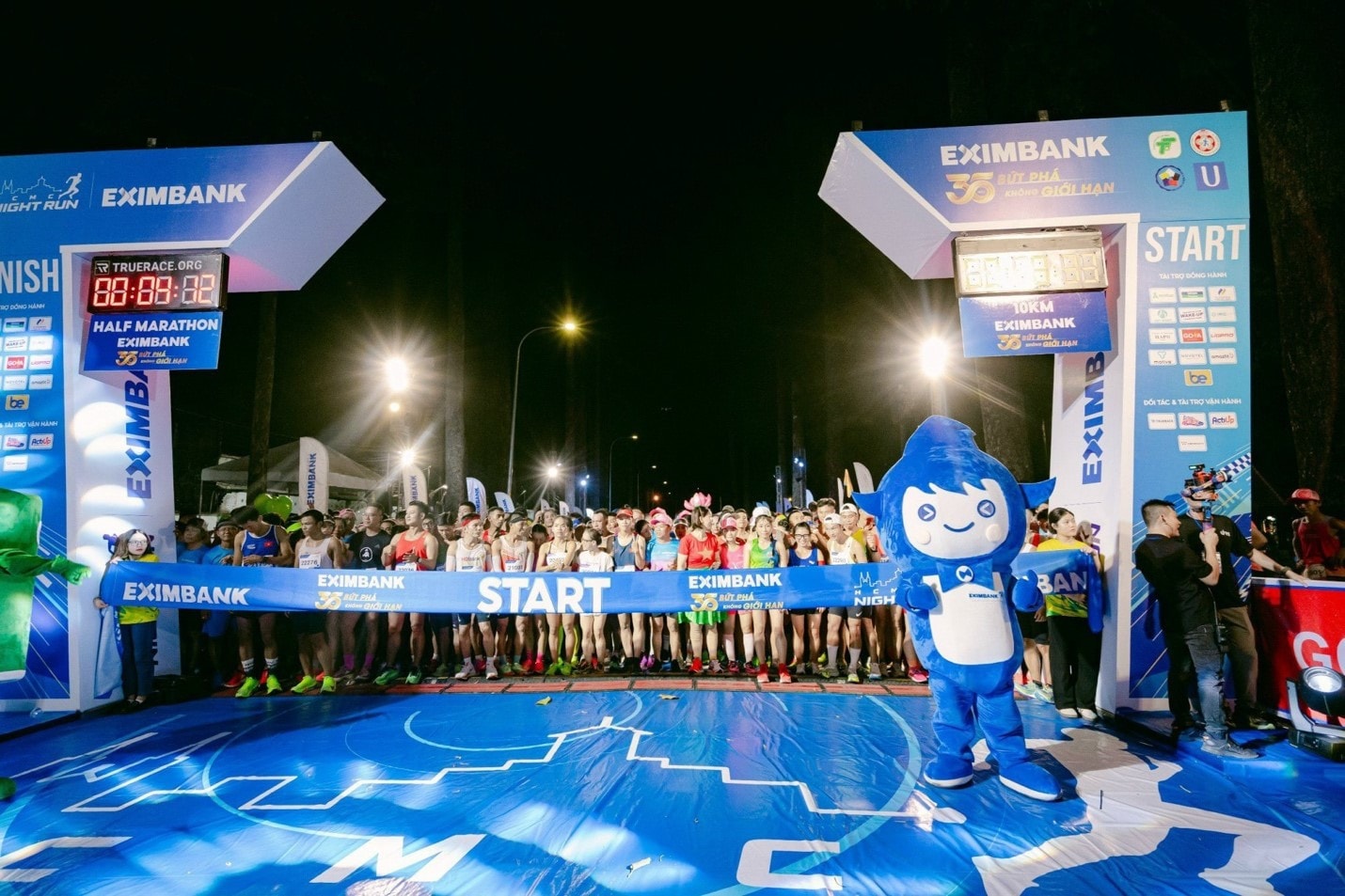 Ho Chi Minh City Night Run Eximbank - lan tỏa tinh thần năng động và 
