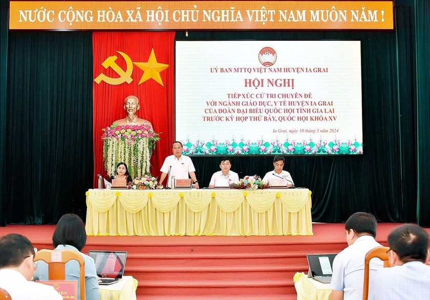 Phó Bí thư Thường trực Tỉnh ủy, Trưởng đoàn ĐBQH tỉnh Gia Lai Châu Ngọc Tuấn phát biểu tại buổi TXCT ngành Giáo dục, Y tế huyện Ia Grai. Ảnh: Đ.T