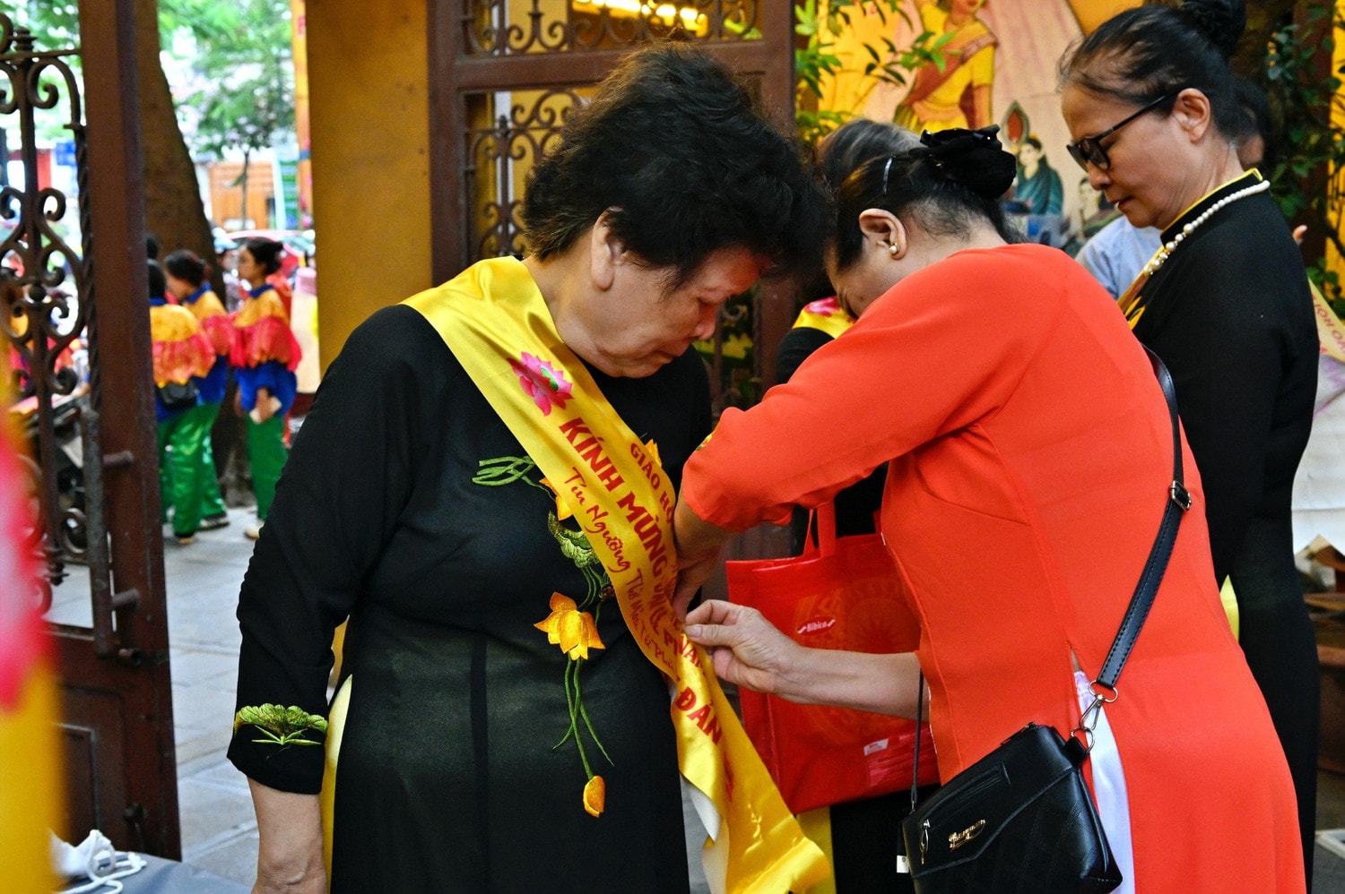 Không khí tưng bừng lễ Phật đản 2024 tại chùa Quán Sứ -0