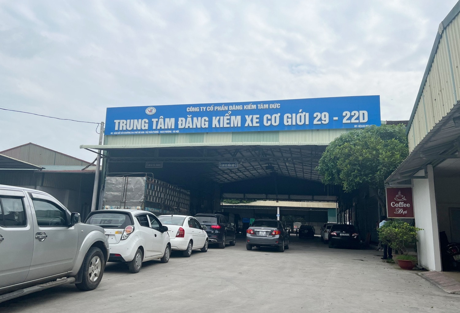 Nhiều trung tâm đăng kiểm ở Hà Nội triển khai thu phí không dùng tiền mặt -0