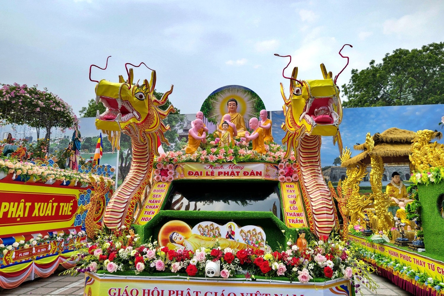 Không khí tưng bừng lễ Phật đản 2024 tại chùa Quán Sứ -1