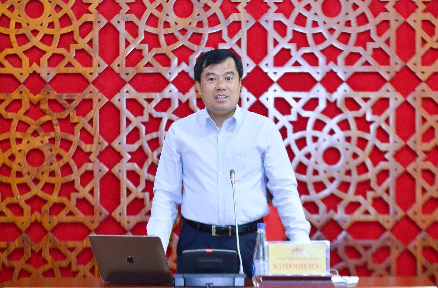 Phó Chủ nhiệm Văn phòng Quốc hội Nguyễn Mạnh Hùng phát biểu