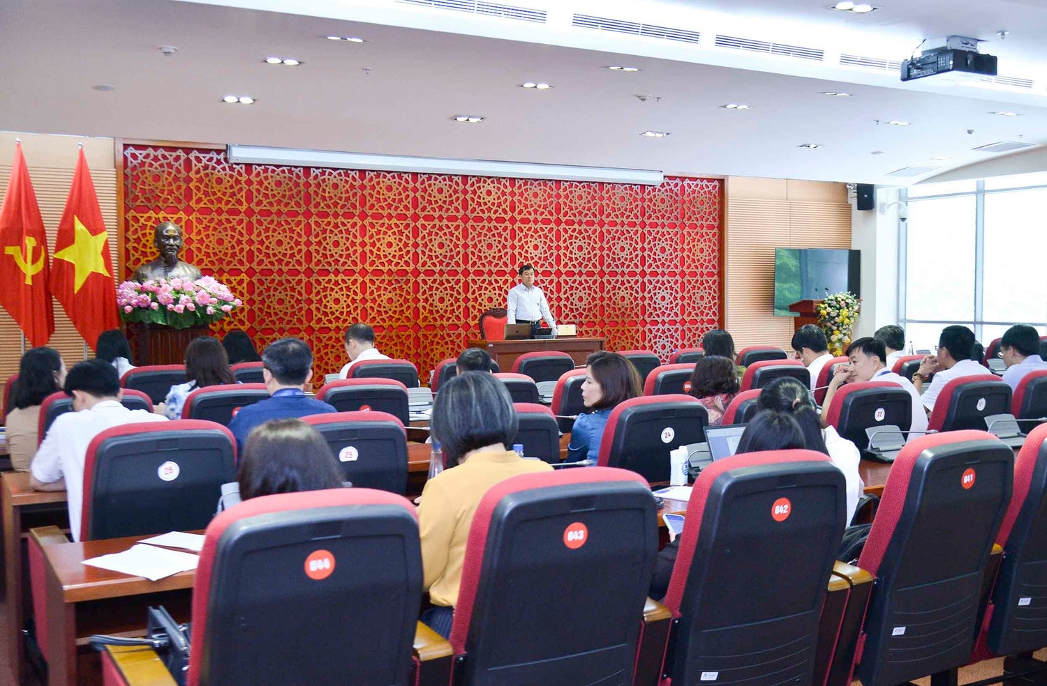 Quang cảnh cuộc làm việc