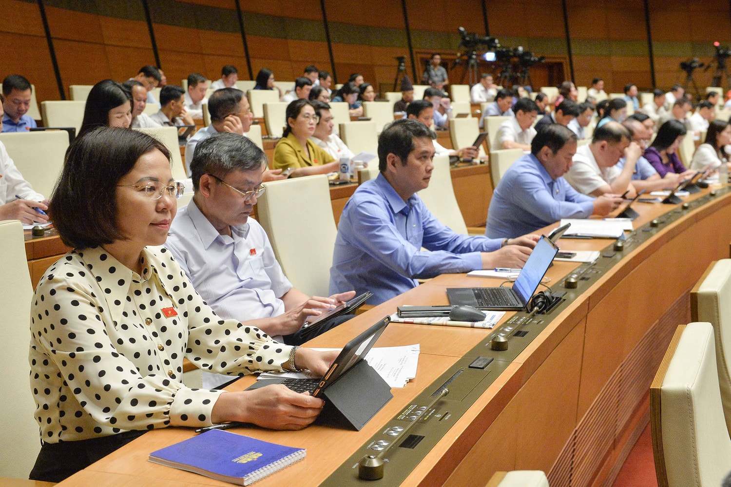 Hoàn thiện cơ chế, chính sách về kết cấu hạ tầng đường bộ -0
