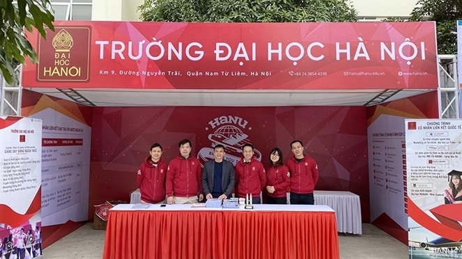 Sinh viên bức xúc vì học phí bất ngờ tăng, Trường Đại học Hà Nội lên tiếng