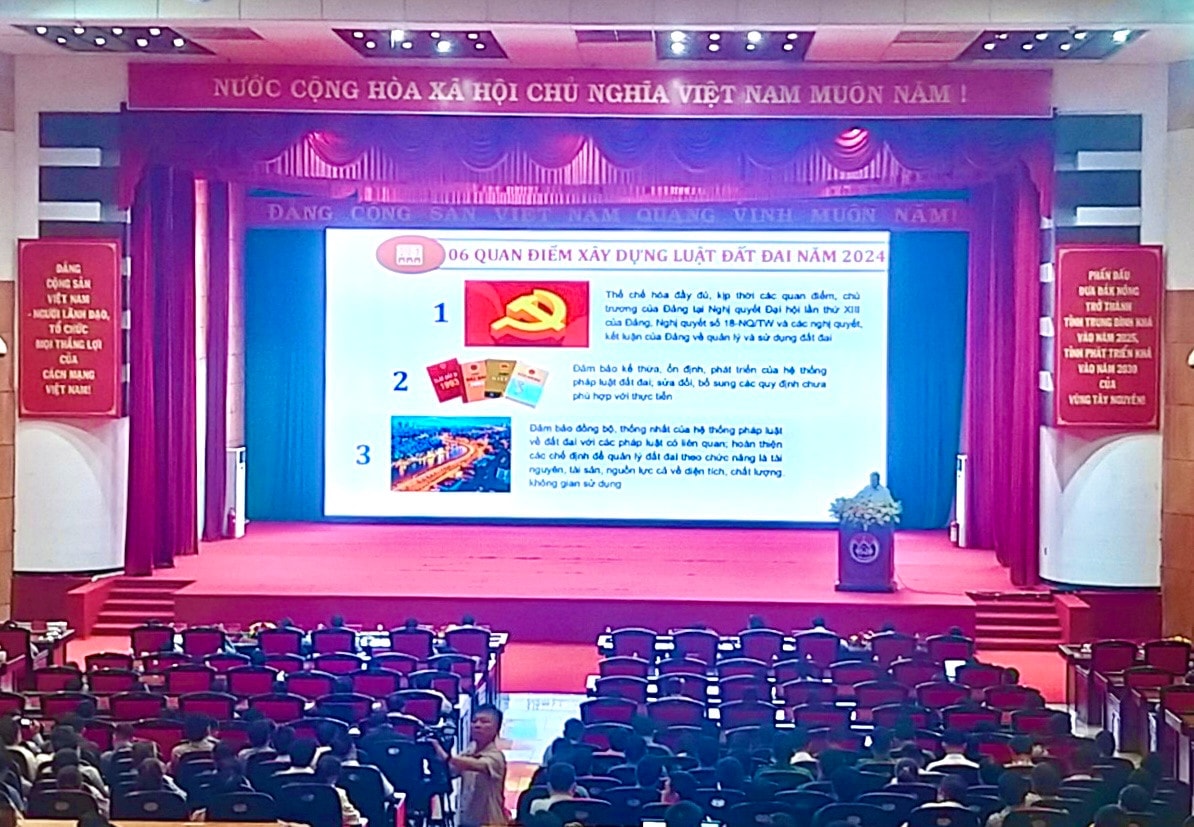 Hội nghị tập huấn tuyên truyền Luật Đất đai năm 2024 -0