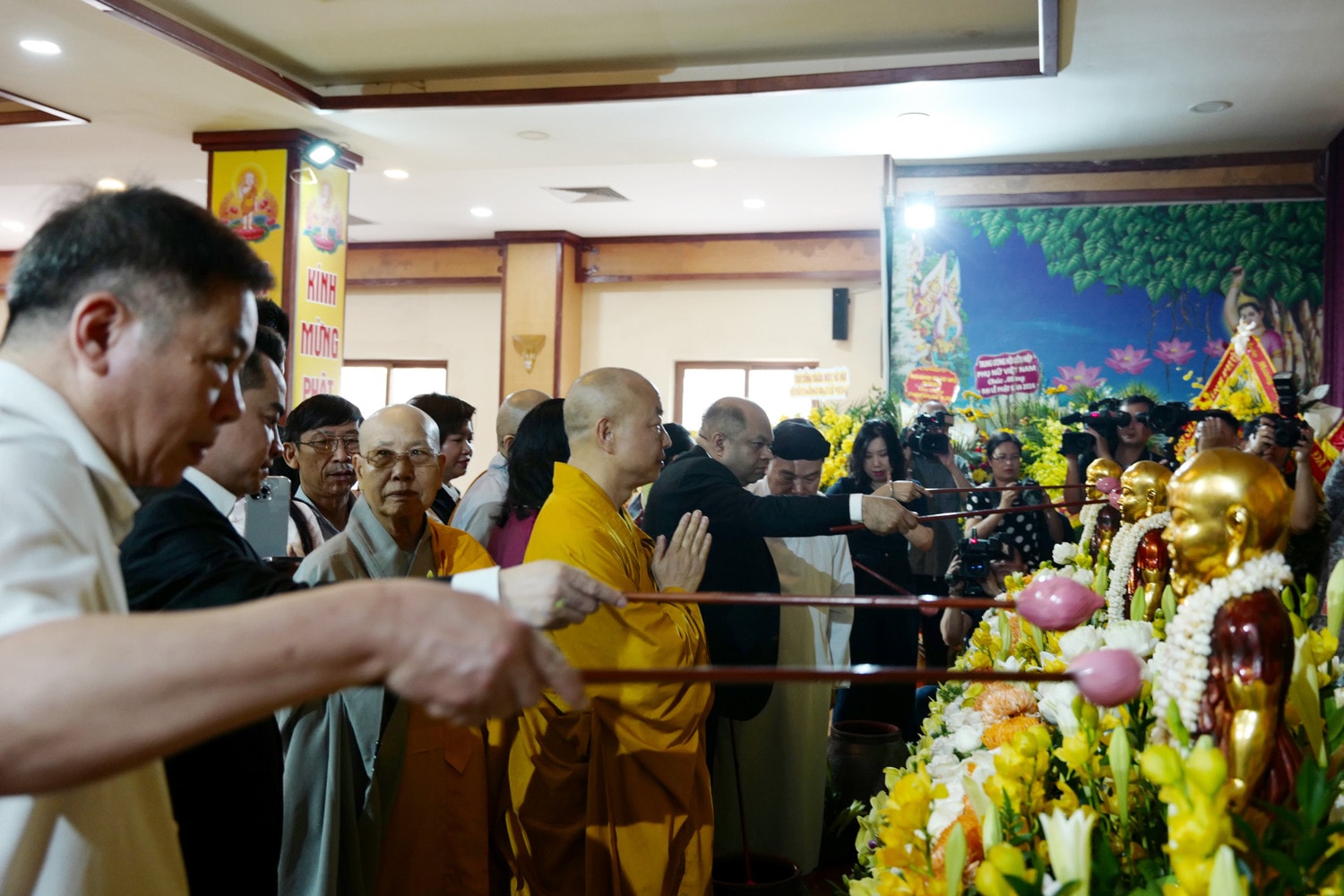 Các đại biểu tham dự Đại lễ Phật đản 2024, tại chùa Quán Sứ Đại lễ Phật đản 2024: “Tâm bình thế giới bình” -0