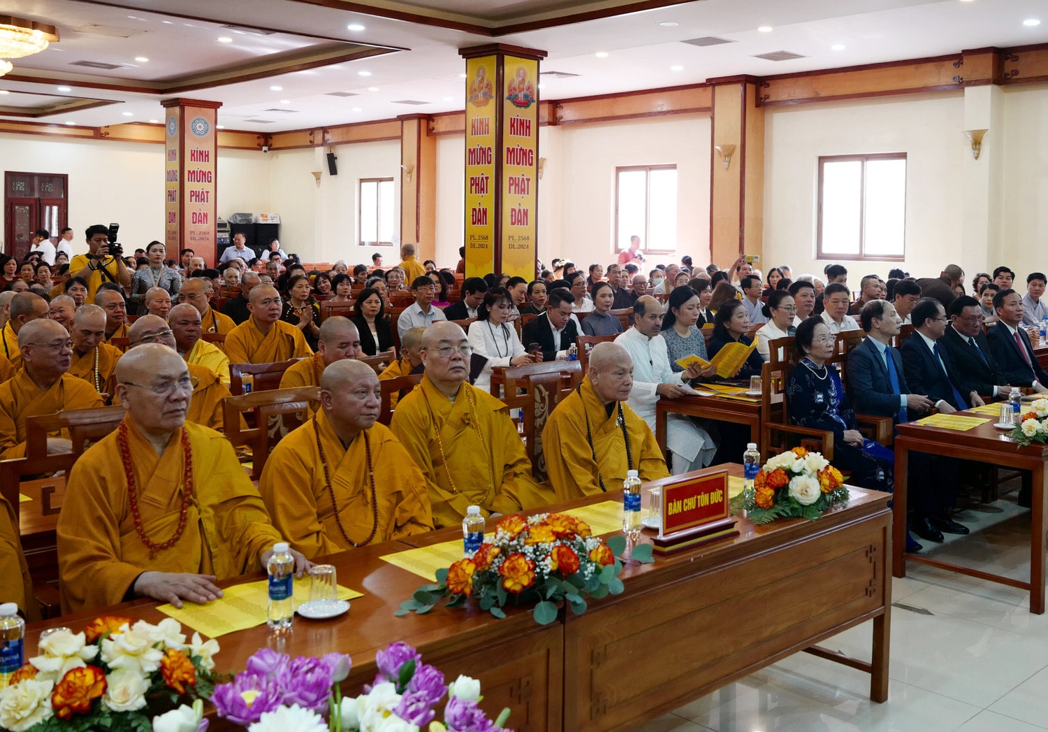 Nguyên Phó Chủ tịch nước Nguyễn Thị Doan cùng các đại biểu và các tăng, ni phật tử tại Đại lễ Phật đản 2024 Đại lễ Phật đản 2024: “Tâm bình thế giới bình” -0